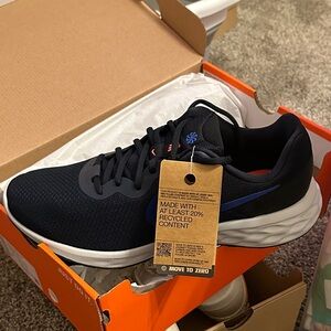 Nike Revolution 6 NN Box
